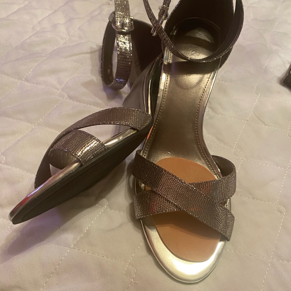 Women’s heeled sandals